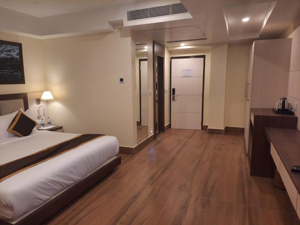 Hotel Rimi International Αγκαρτάλα Εξωτερικό φωτογραφία