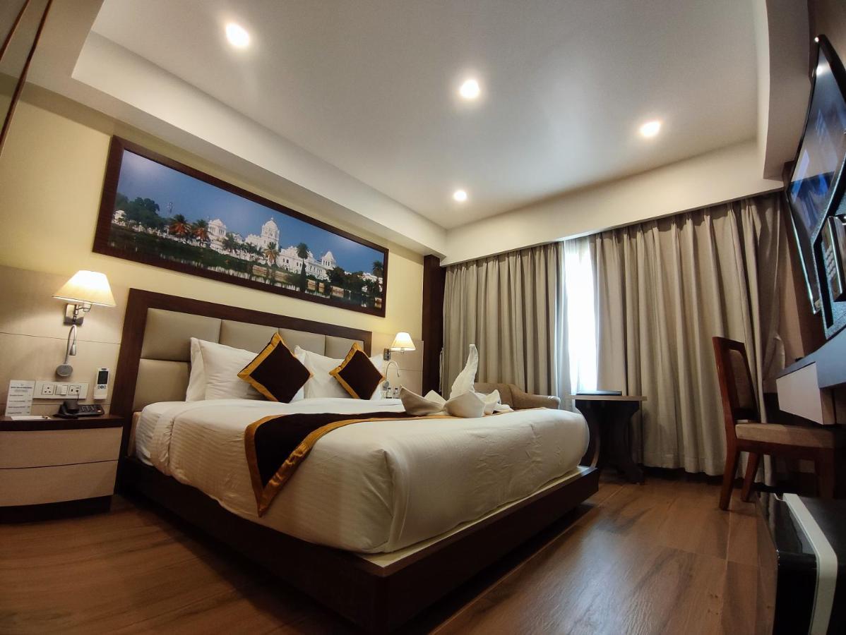 Hotel Rimi International Αγκαρτάλα Εξωτερικό φωτογραφία