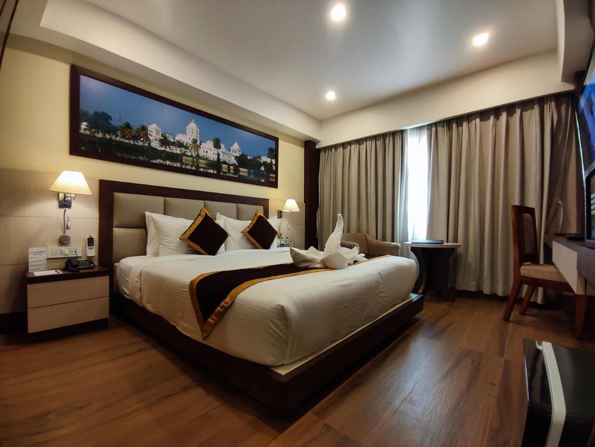 Hotel Rimi International Αγκαρτάλα Εξωτερικό φωτογραφία