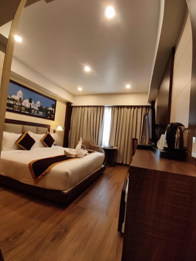 Hotel Rimi International Αγκαρτάλα Εξωτερικό φωτογραφία