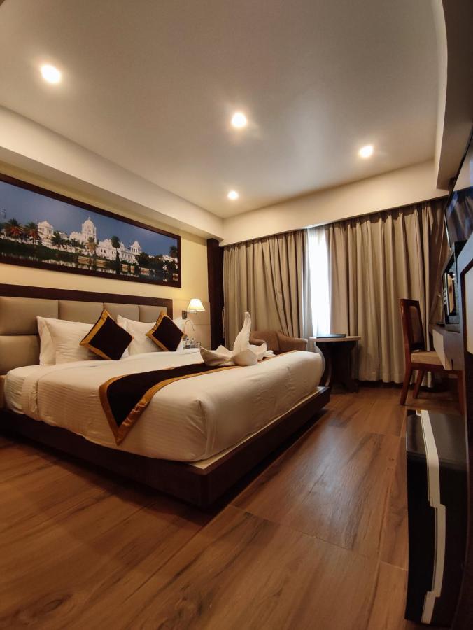 Hotel Rimi International Αγκαρτάλα Εξωτερικό φωτογραφία