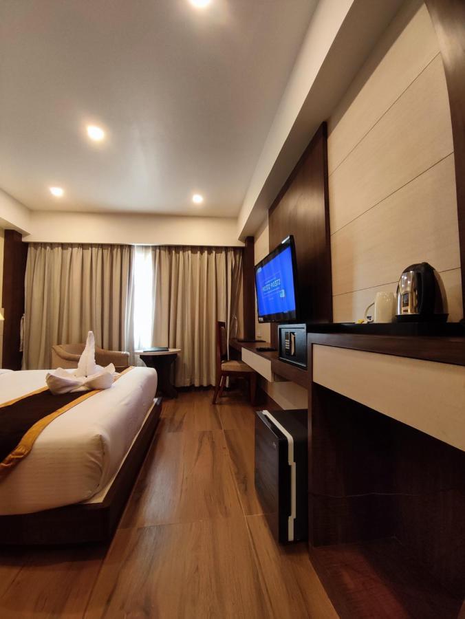 Hotel Rimi International Αγκαρτάλα Εξωτερικό φωτογραφία