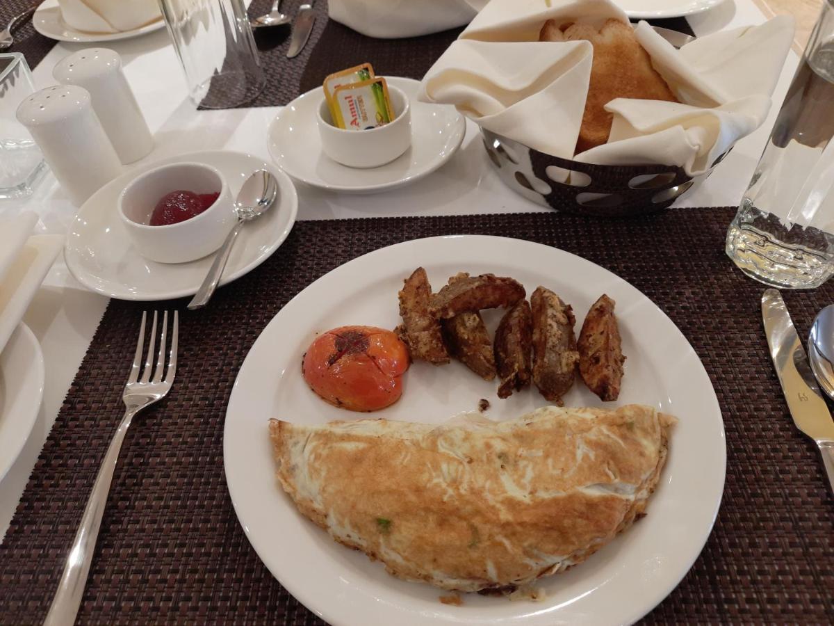 Hotel Rimi International Αγκαρτάλα Εξωτερικό φωτογραφία
